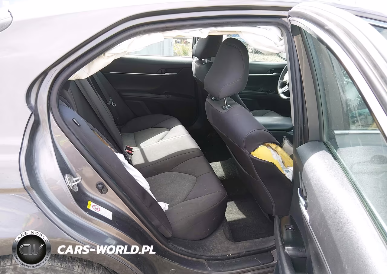 2018 Toyota Camry Le VIN:4T1B11HK9JU062570 - 8