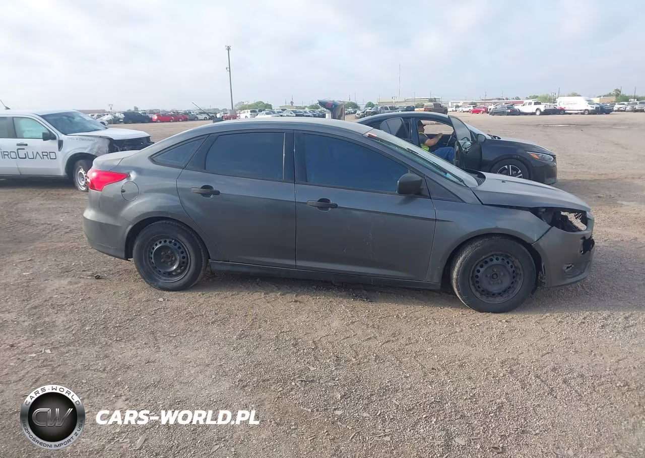 2018 Ford Focus S VIN:1FADP3E27JL302755 - 12