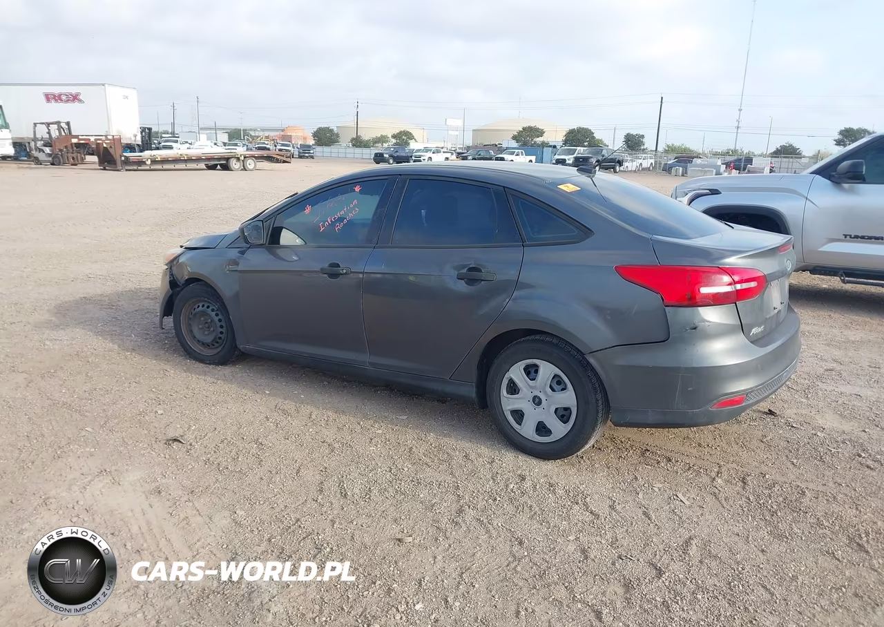 2018 Ford Focus S VIN:1FADP3E27JL302755 - 3