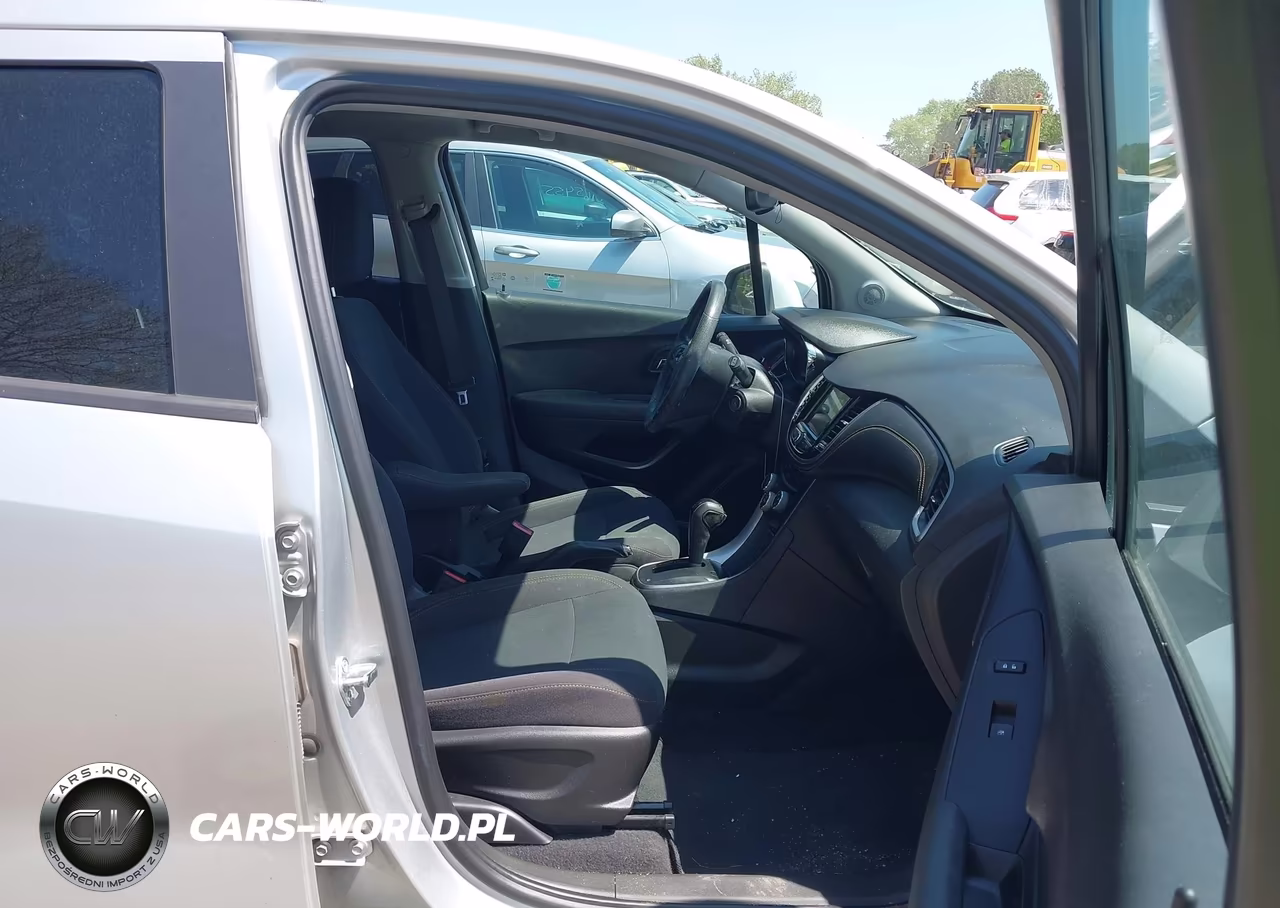2019 Chevrolet Trax Ls VIN:3GNCJNSBXKL388776 - 5