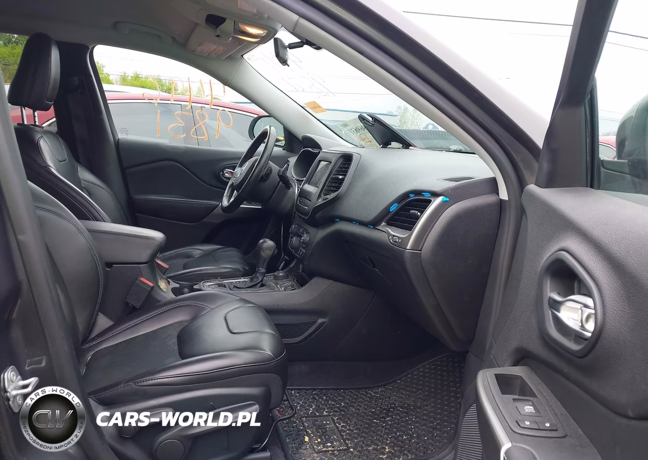 2019 Jeep Cherokee Latitude Plus 4X4 VIN:1C4PJMLX2KD432936 - 5