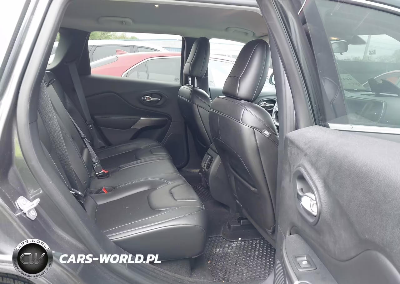 2019 Jeep Cherokee Latitude Plus 4X4 VIN:1C4PJMLX2KD432936 - 8