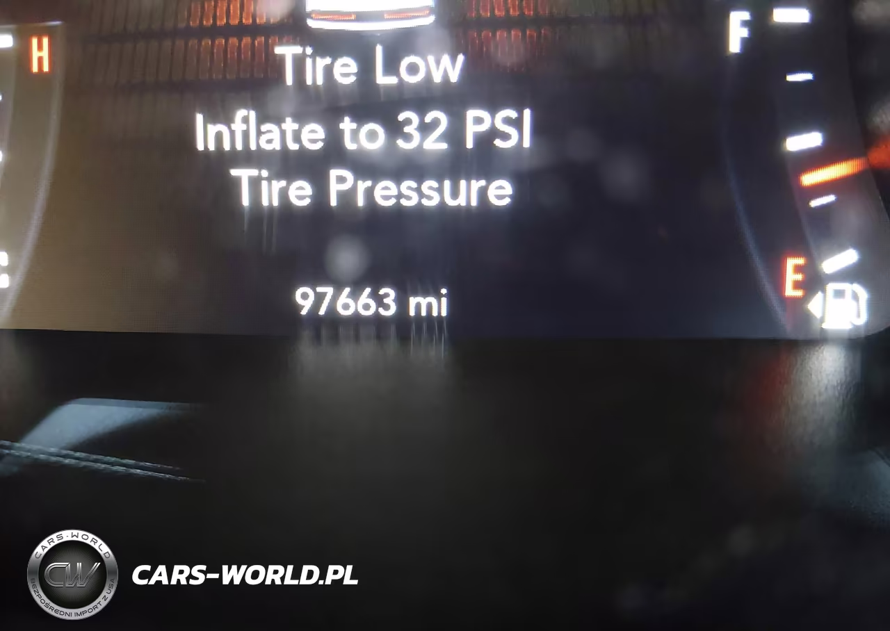 2017 Dodge Challenger Sxt Plus VIN:2C3CDZAG2HH560566 - 16