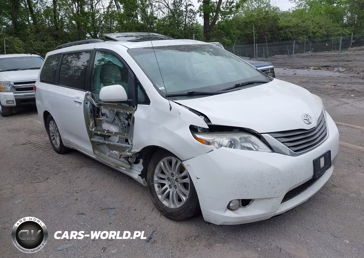 2013 Toyota Sienna Xle V6 8 Passenger