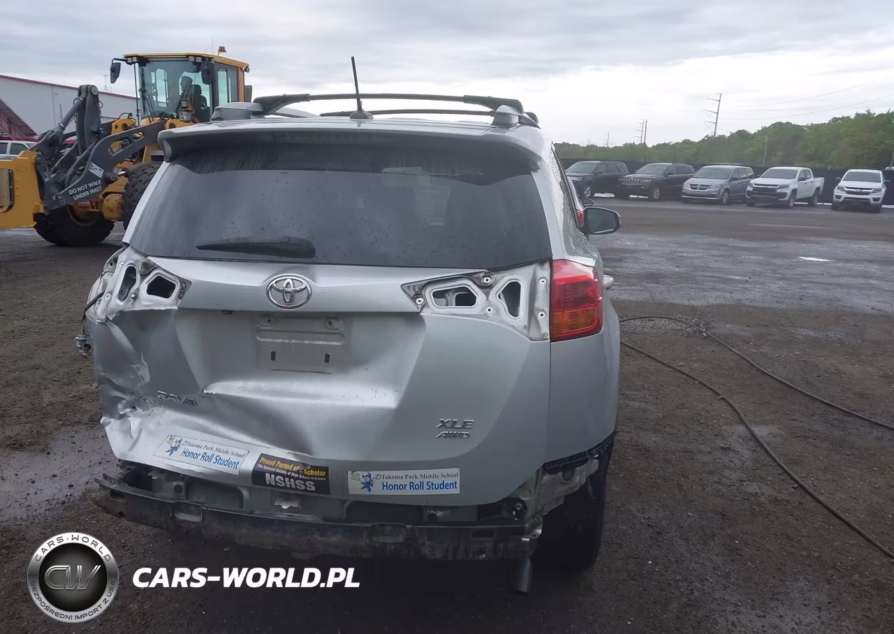 2015 Toyota Rav4 Xle VIN:2T3RFREV3FW231607 - 4