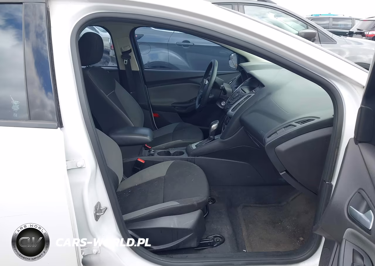 2014 Ford Focus Se VIN:1FADP3K2XEL317938 - 5
