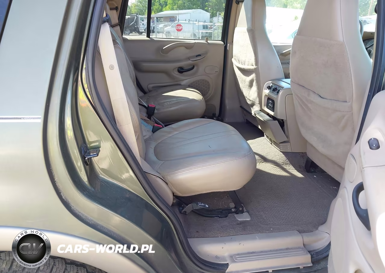 2001 Ford Expedition Eddie Bauer VIN:1FMPU18L91LA74181 - 8