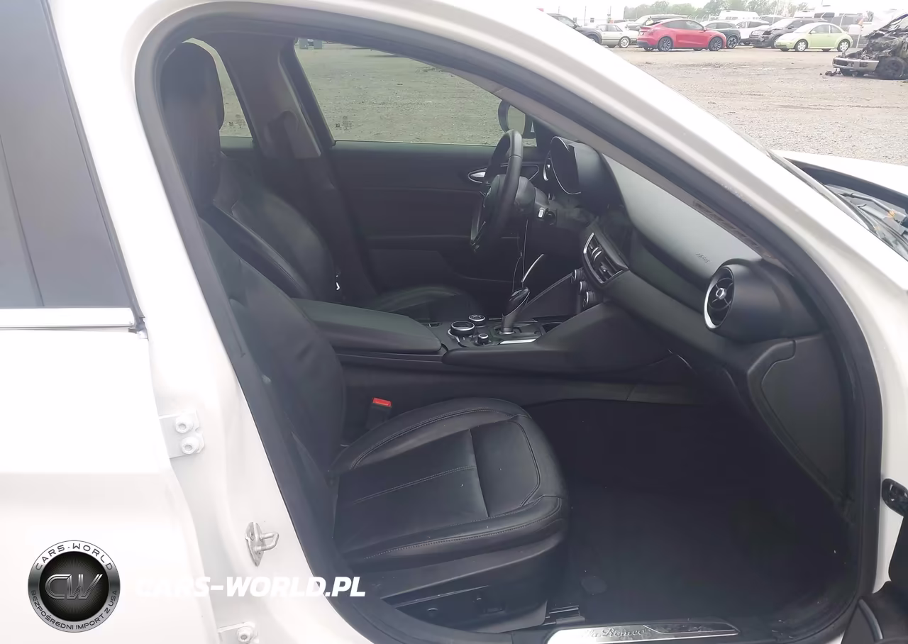 2018 Alfa Romeo Giulia Rwd VIN:ZARFAEBN2J7566267 - 5