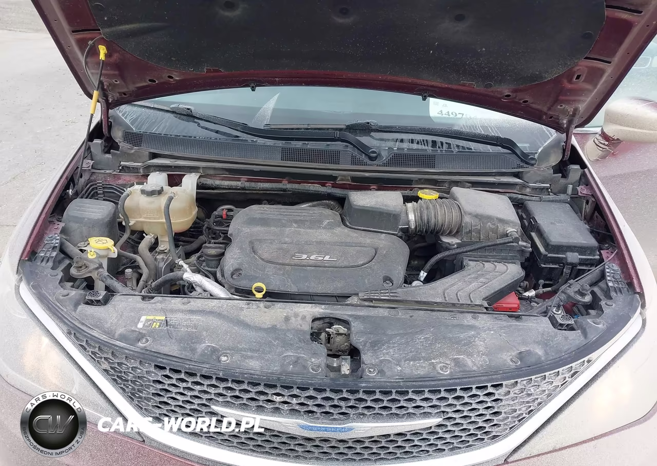 2018 Chrysler Pacifica Touring Plus VIN:2C4RC1FG3JR352540 - 10