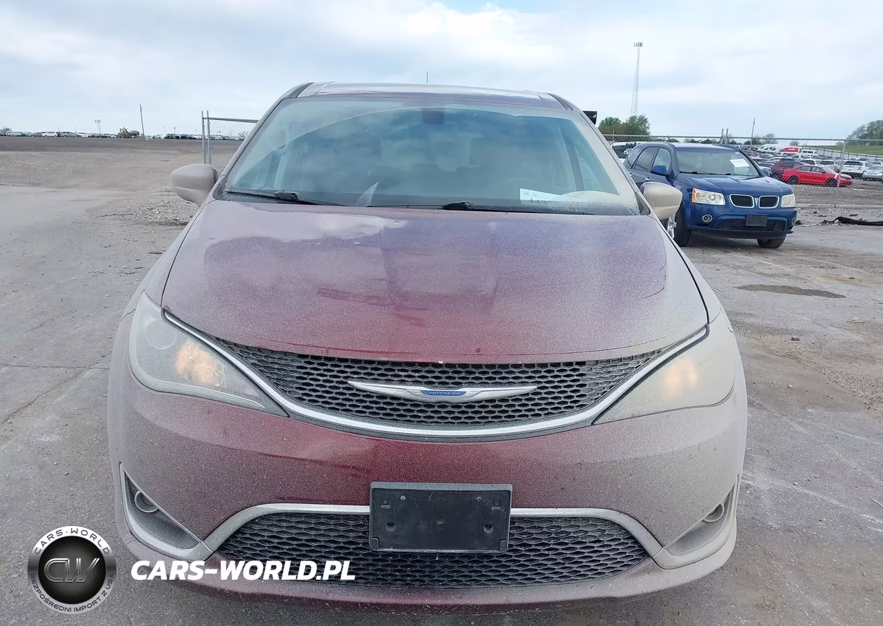 2018 Chrysler Pacifica Touring Plus VIN:2C4RC1FG3JR352540 - 12