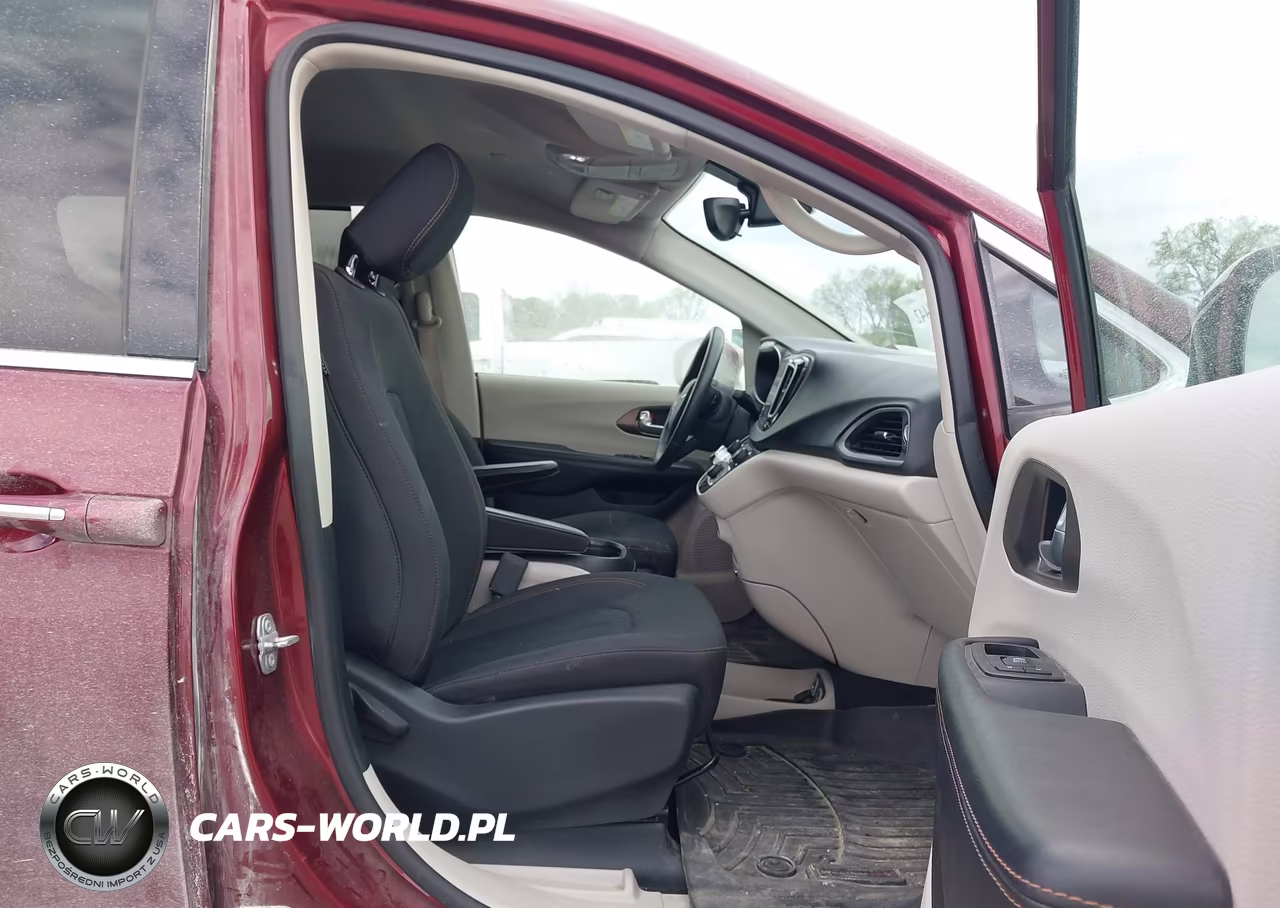 2018 Chrysler Pacifica Touring Plus VIN:2C4RC1FG3JR352540 - 5