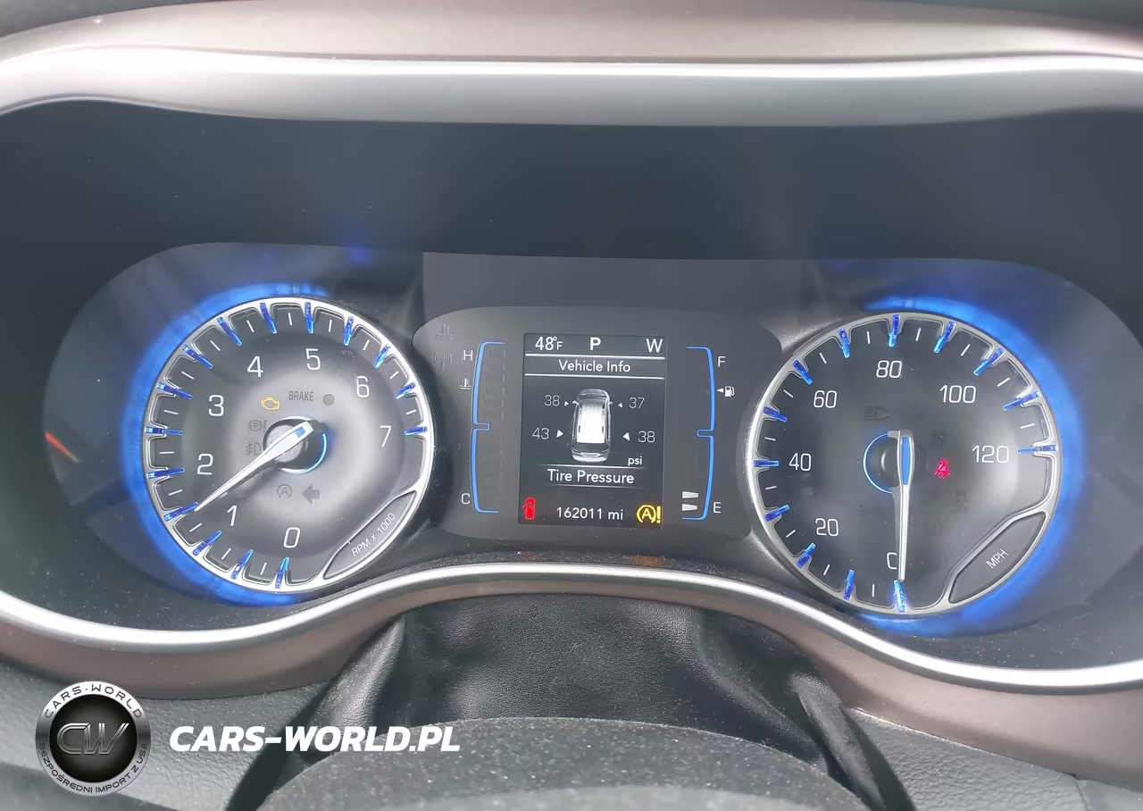 2018 Chrysler Pacifica Touring Plus VIN:2C4RC1FG3JR352540 - 7