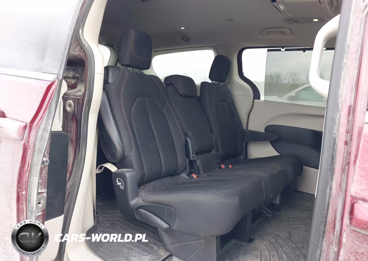 2018 Chrysler Pacifica Touring Plus VIN:2C4RC1FG3JR352540 - 8