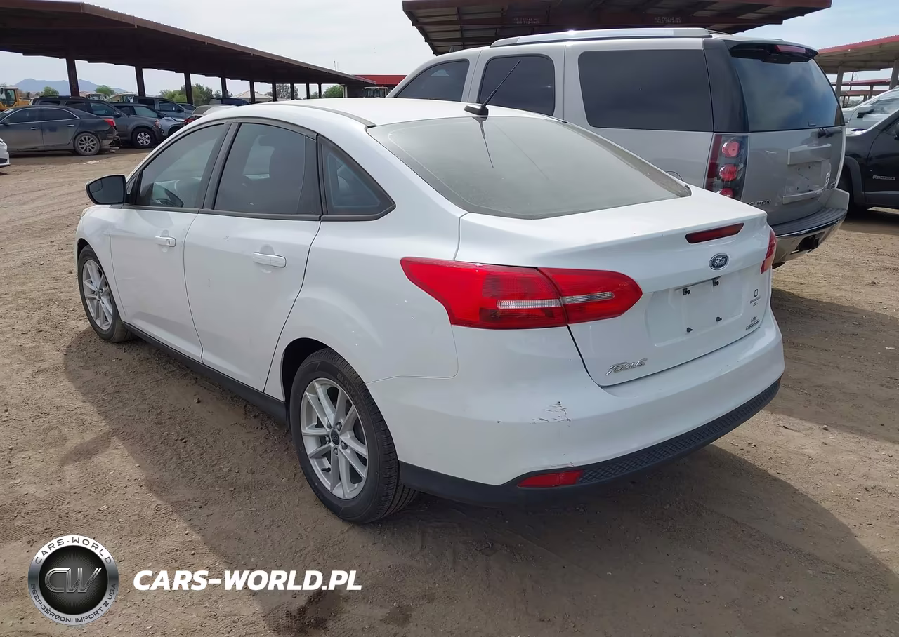 2016 Ford Focus Se VIN:1FADP3F23GL254405 - 3