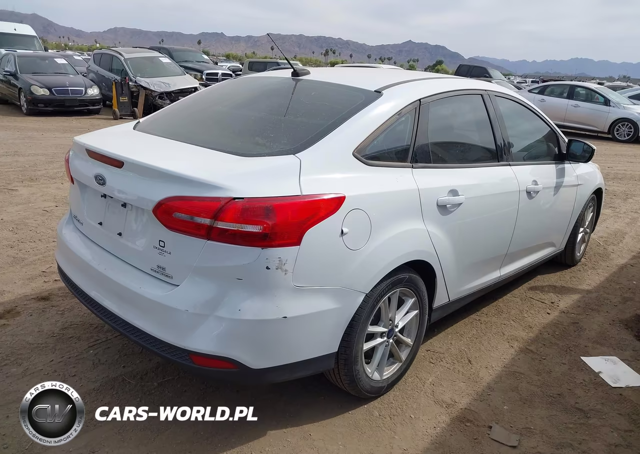 2016 Ford Focus Se VIN:1FADP3F23GL254405 - 4