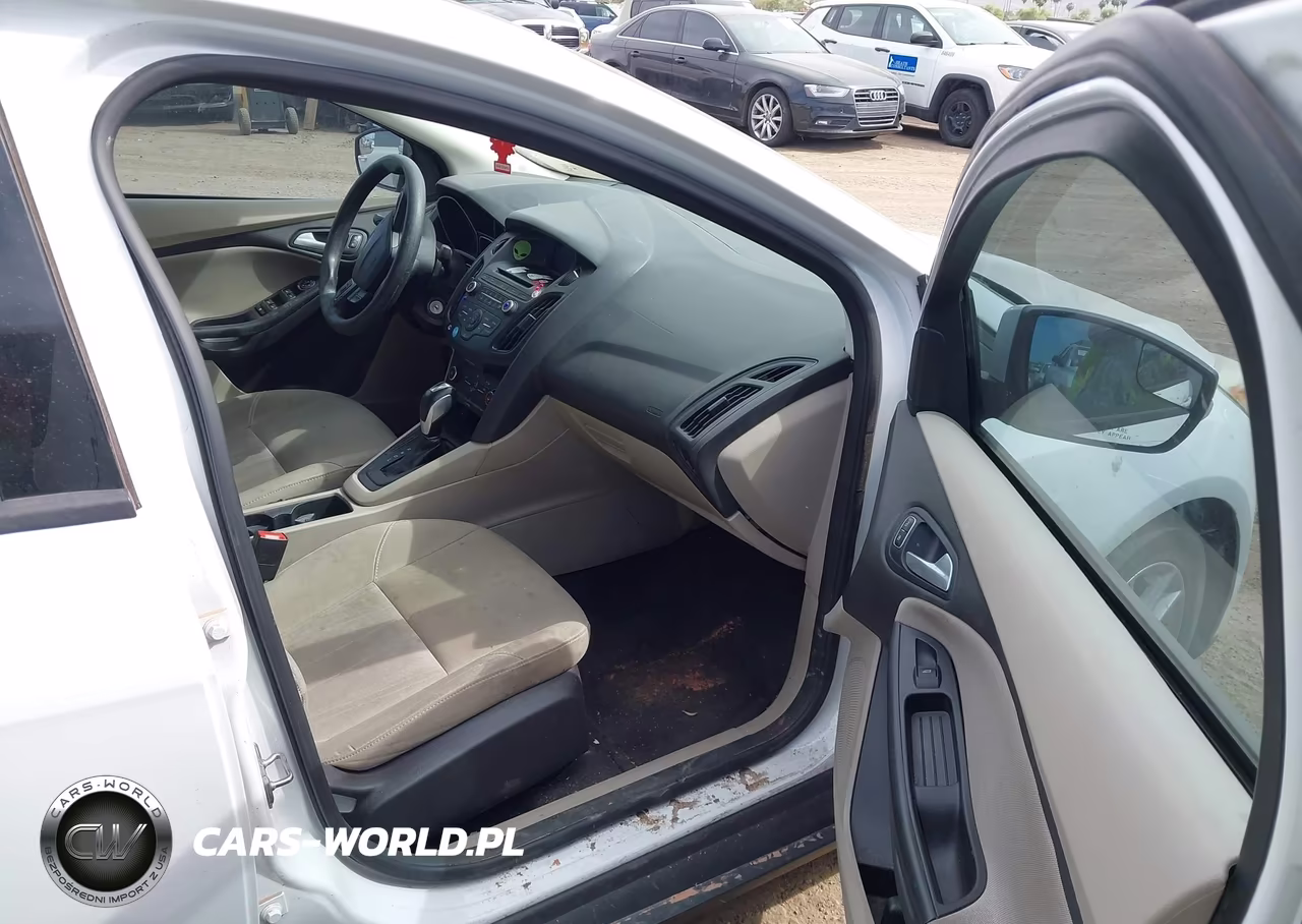 2016 Ford Focus Se VIN:1FADP3F23GL254405 - 5