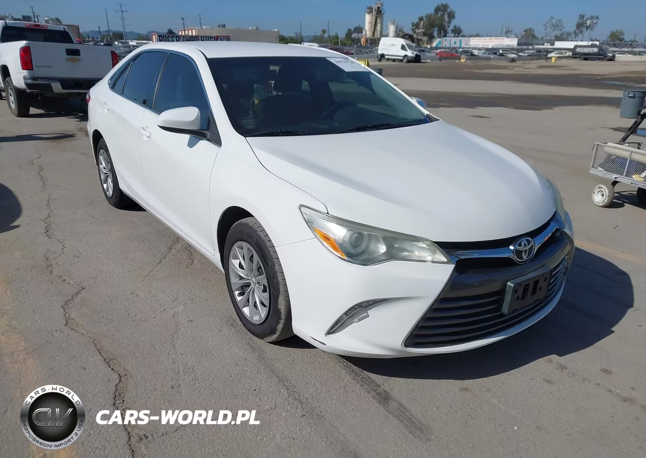 2016 Toyota Camry Le – zdjęcie 1 z 16