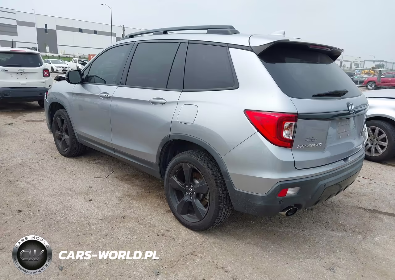 2019 Honda Passport Elite VIN:5FNYF8H02KB016015 - 3