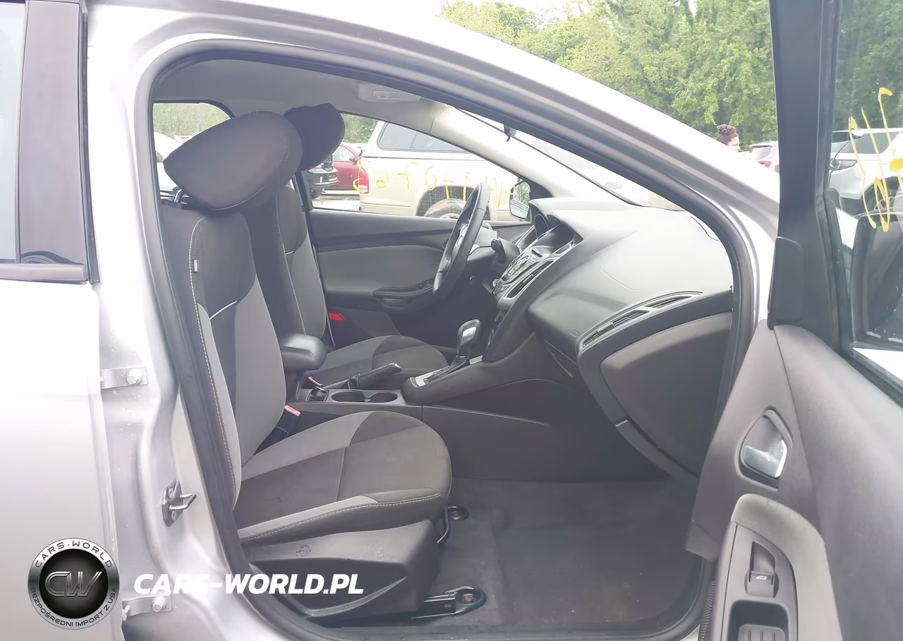 2013 Ford Focus Se VIN:1FADP3K24DL298320 - 5