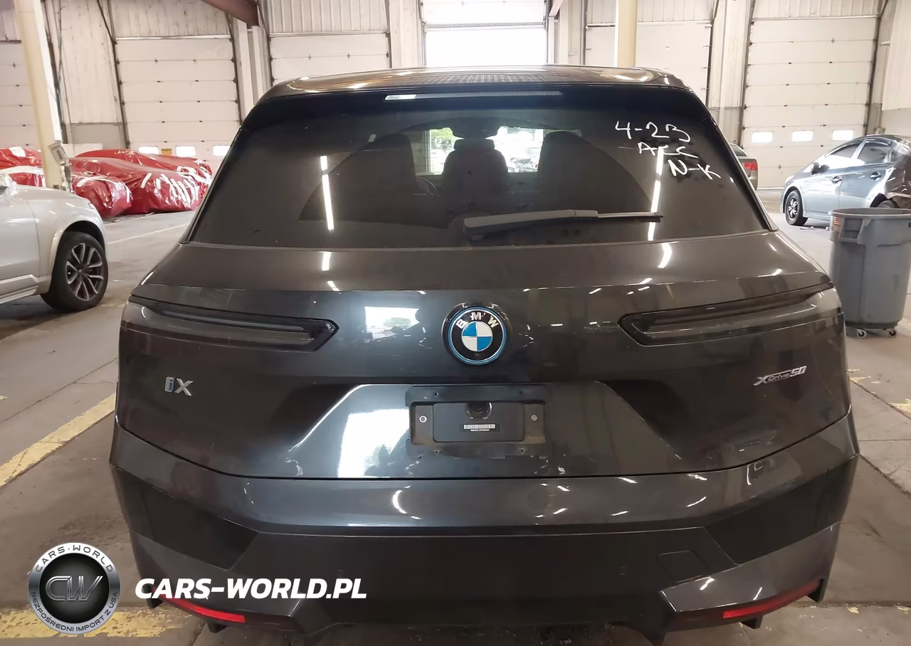 2023 BMW Ix xDrive50 VIN:WB523CF03PCM92343 - 17