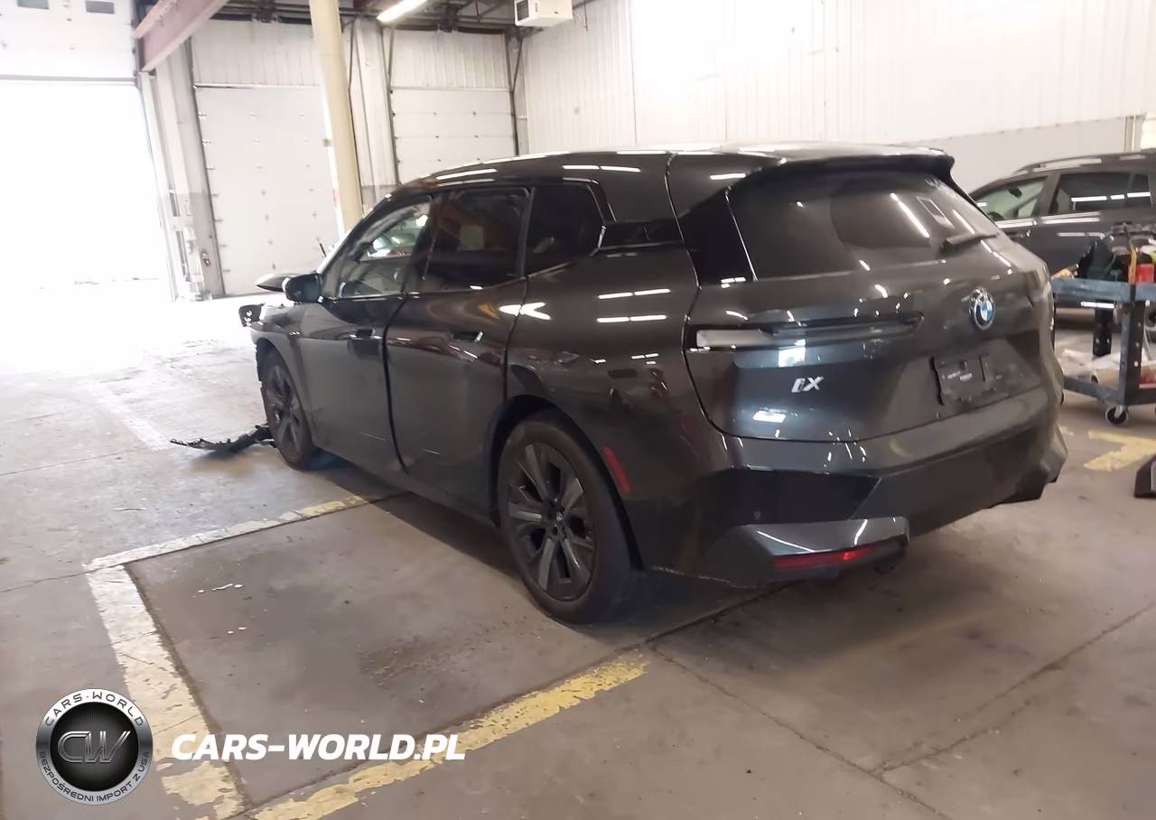 2023 BMW Ix xDrive50 VIN:WB523CF03PCM92343 - 3