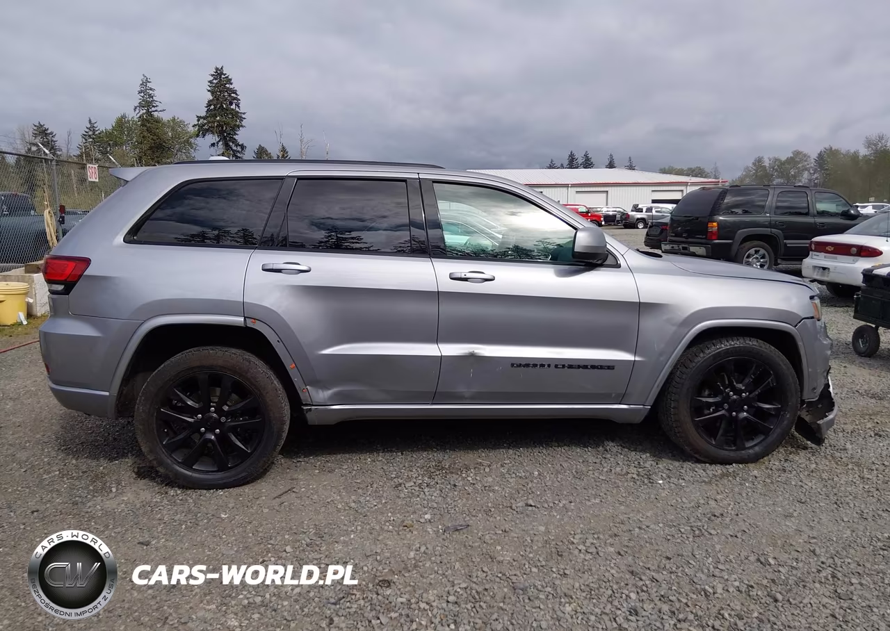 2017 Jeep Grand Cherokee Altitude 4X2 VIN:1C4RJEAG3HC757272 - 13