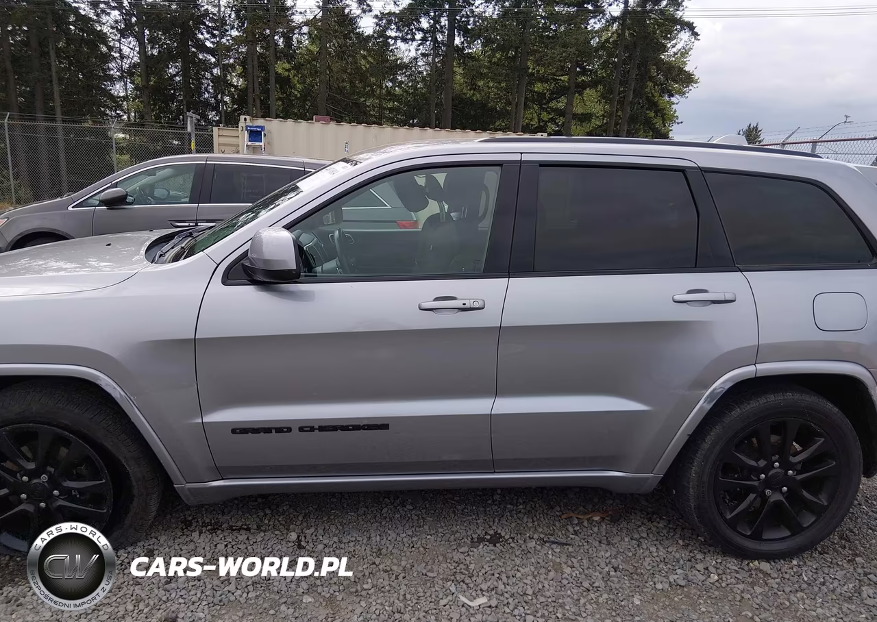 2017 Jeep Grand Cherokee Altitude 4X2 VIN:1C4RJEAG3HC757272 - 14