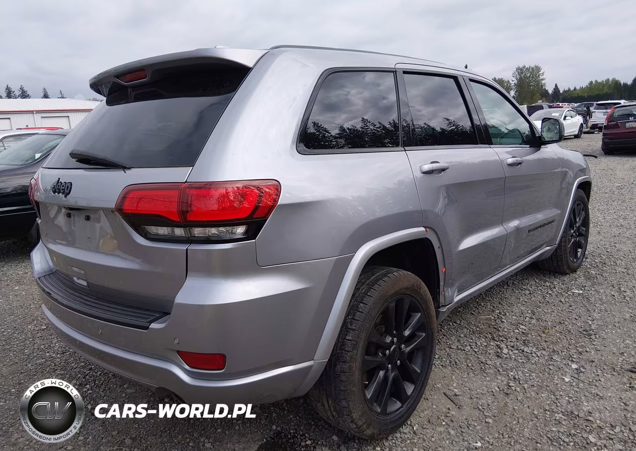 2017 Jeep Grand Cherokee Altitude 4X2 VIN:1C4RJEAG3HC757272 - 4