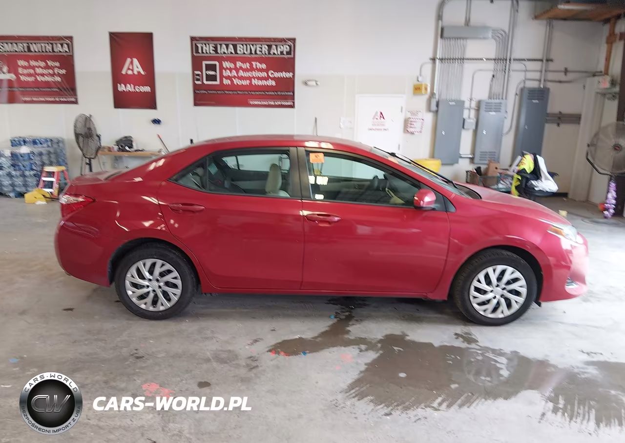 2018 Toyota Corolla Le VIN:5YFBURHE7JP744543 - 12