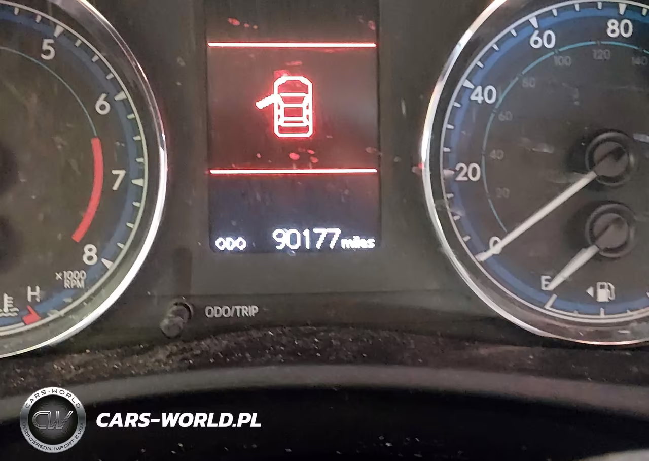2018 Toyota Corolla Le VIN:5YFBURHE7JP744543 - 14