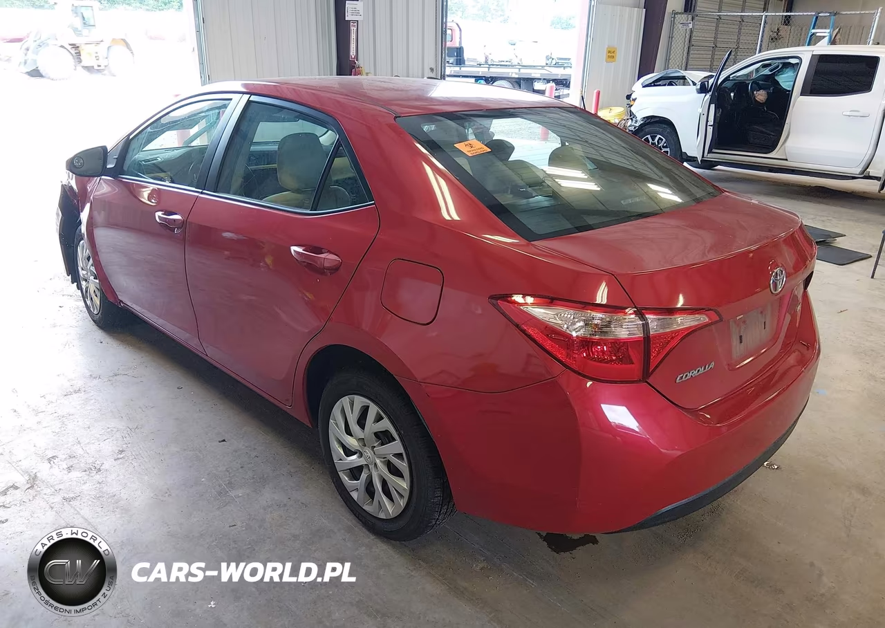 2018 Toyota Corolla Le VIN:5YFBURHE7JP744543 - 3
