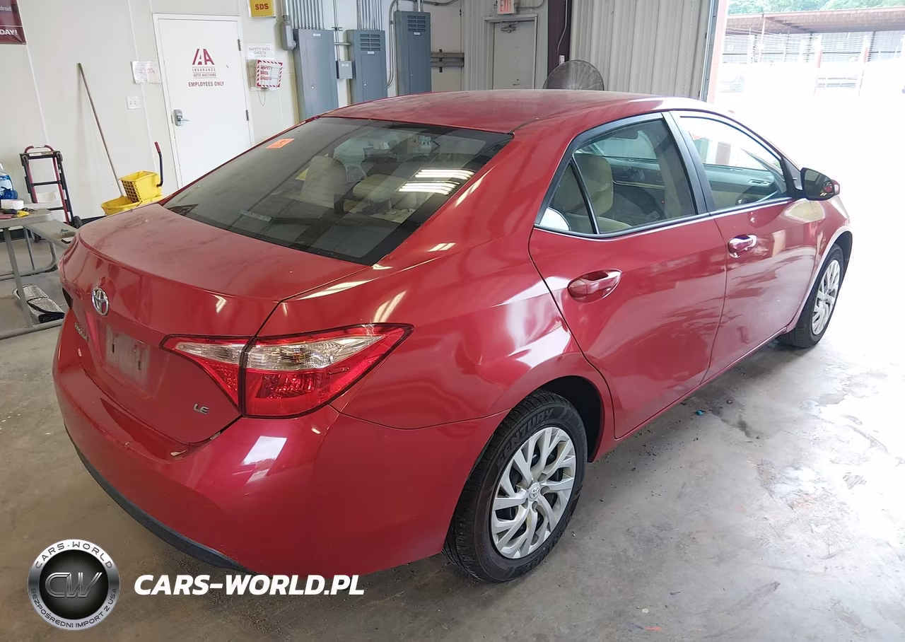 2018 Toyota Corolla Le VIN:5YFBURHE7JP744543 - 4