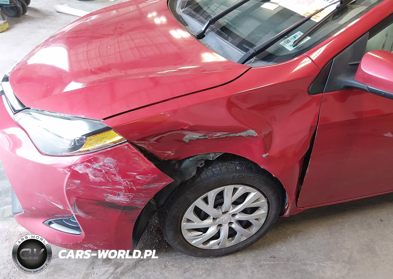 2018 Toyota Corolla Le VIN:5YFBURHE7JP744543 - 6