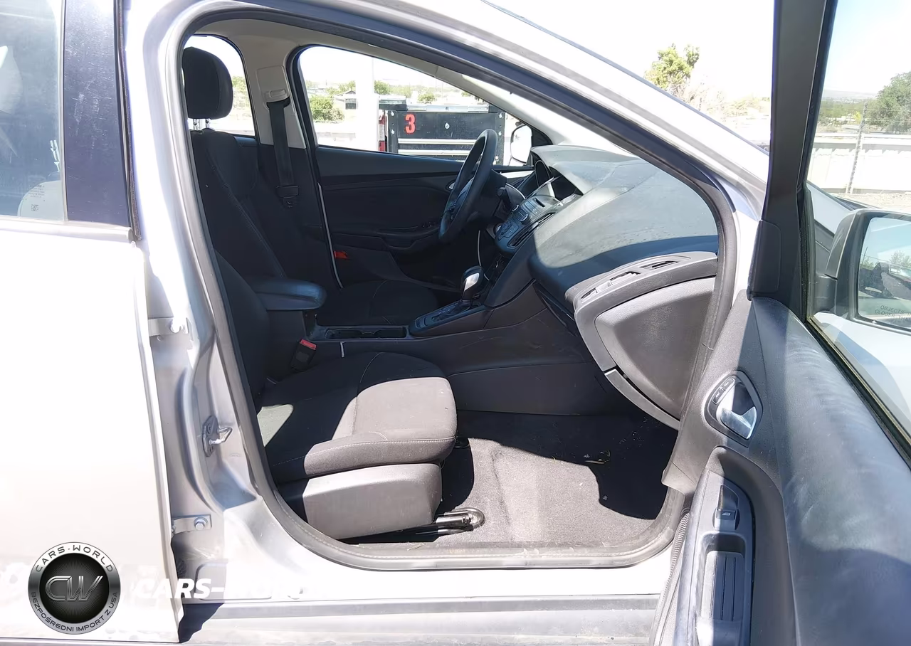 2017 Ford Focus Se VIN:1FADP3FE0HL223589 - 5