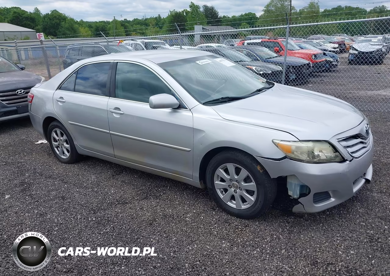 2011 Toyota Camry Le – zdjęcie 1 z 11