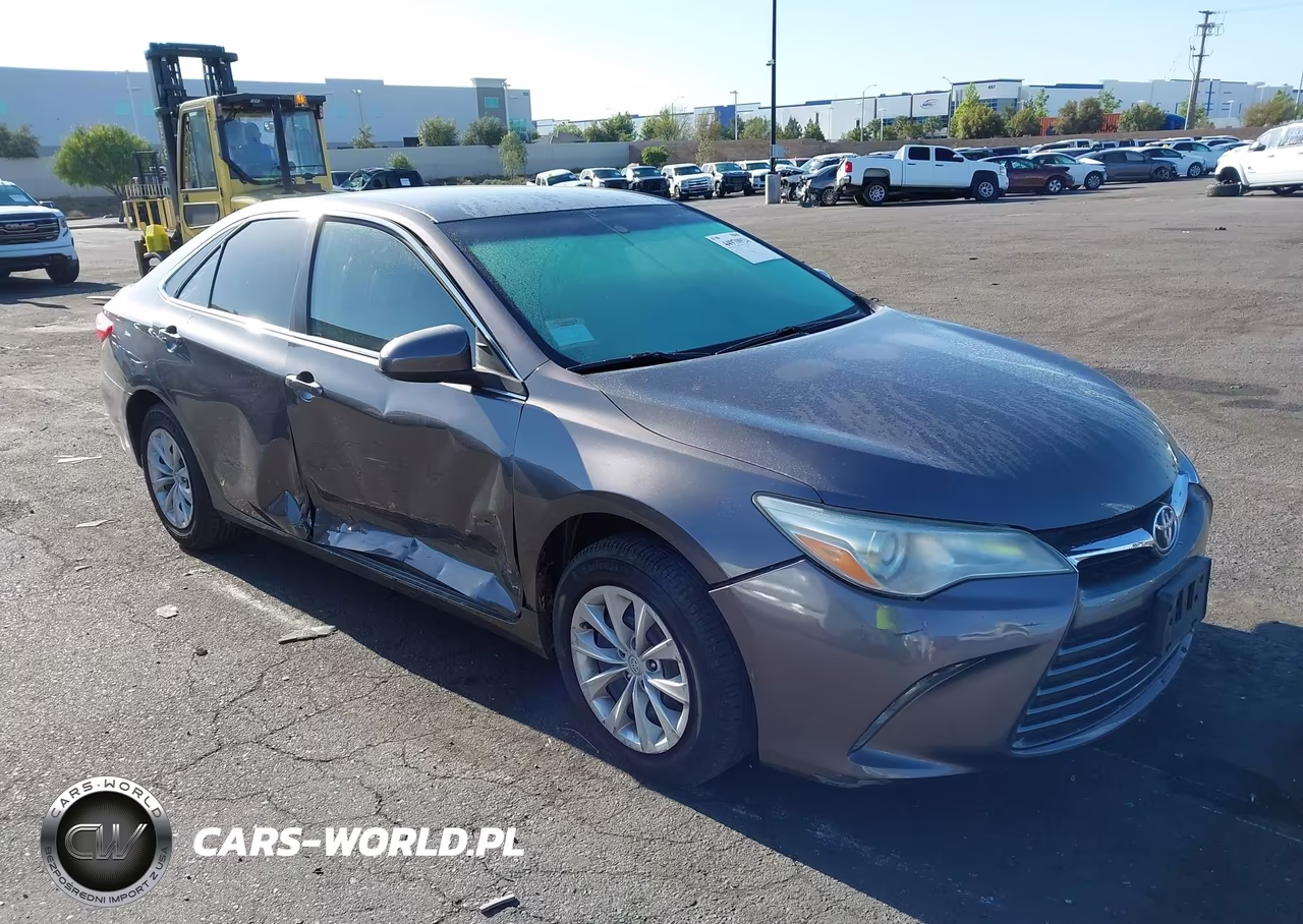 2015 Toyota Camry Le – zdjęcie 1 z 17