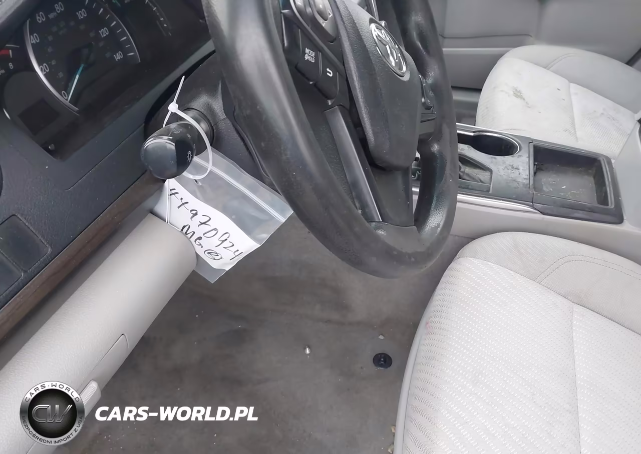2015 Toyota Camry Le VIN:4T4BF1FK1FR458302 - 17