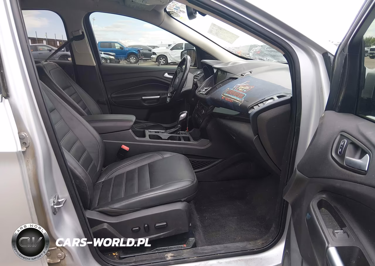 2019 Ford Escape Titanium VIN:1FMCU9J98KUA19244 - 5