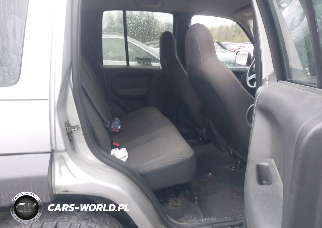 2004 Jeep Liberty Sport VIN:1J4GL48K34W167341 - 8