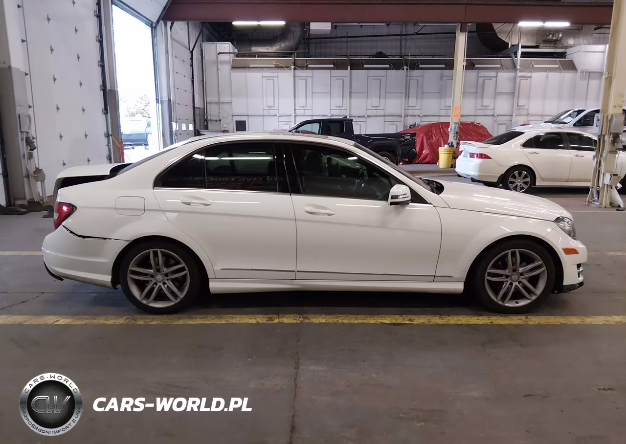 2014 Mercedes-Benz C 250 Sport VIN:WDDGF4HB7EG241066 - 13