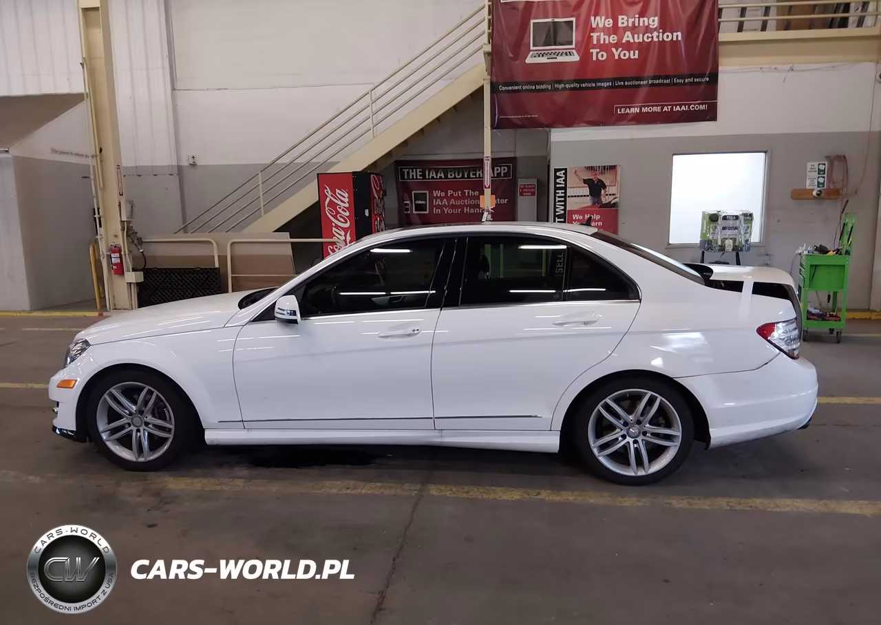 2014 Mercedes-Benz C 250 Sport VIN:WDDGF4HB7EG241066 - 14