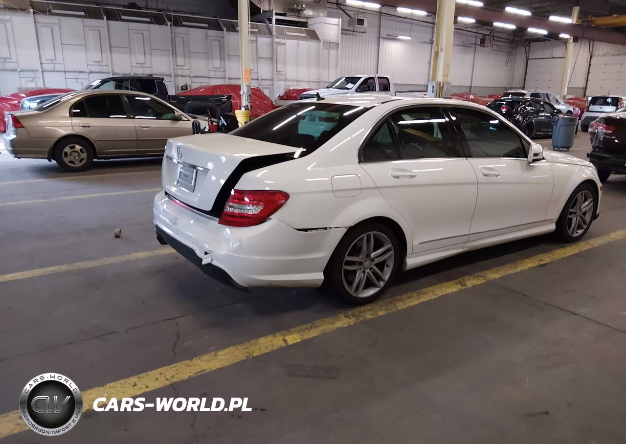 2014 Mercedes-Benz C 250 Sport VIN:WDDGF4HB7EG241066 - 4