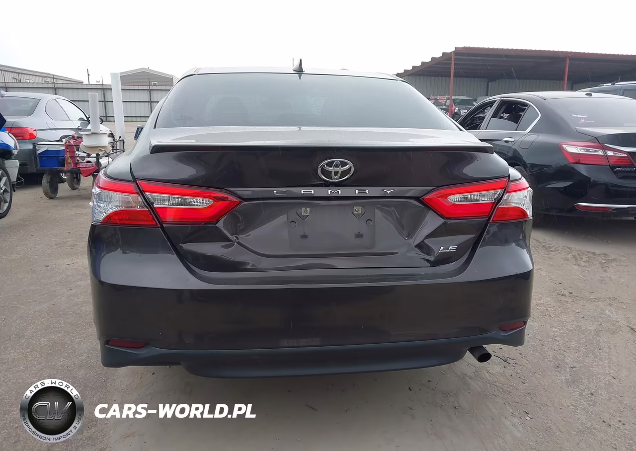 2019 Toyota Camry Le VIN:4T1B11HK0KU183327 - 16