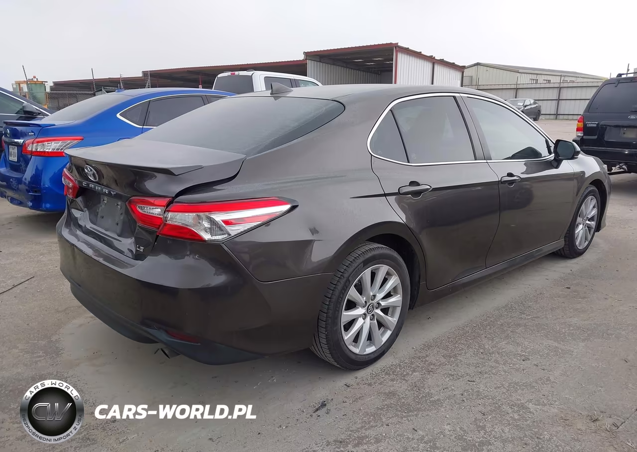 2019 Toyota Camry Le VIN:4T1B11HK0KU183327 - 4