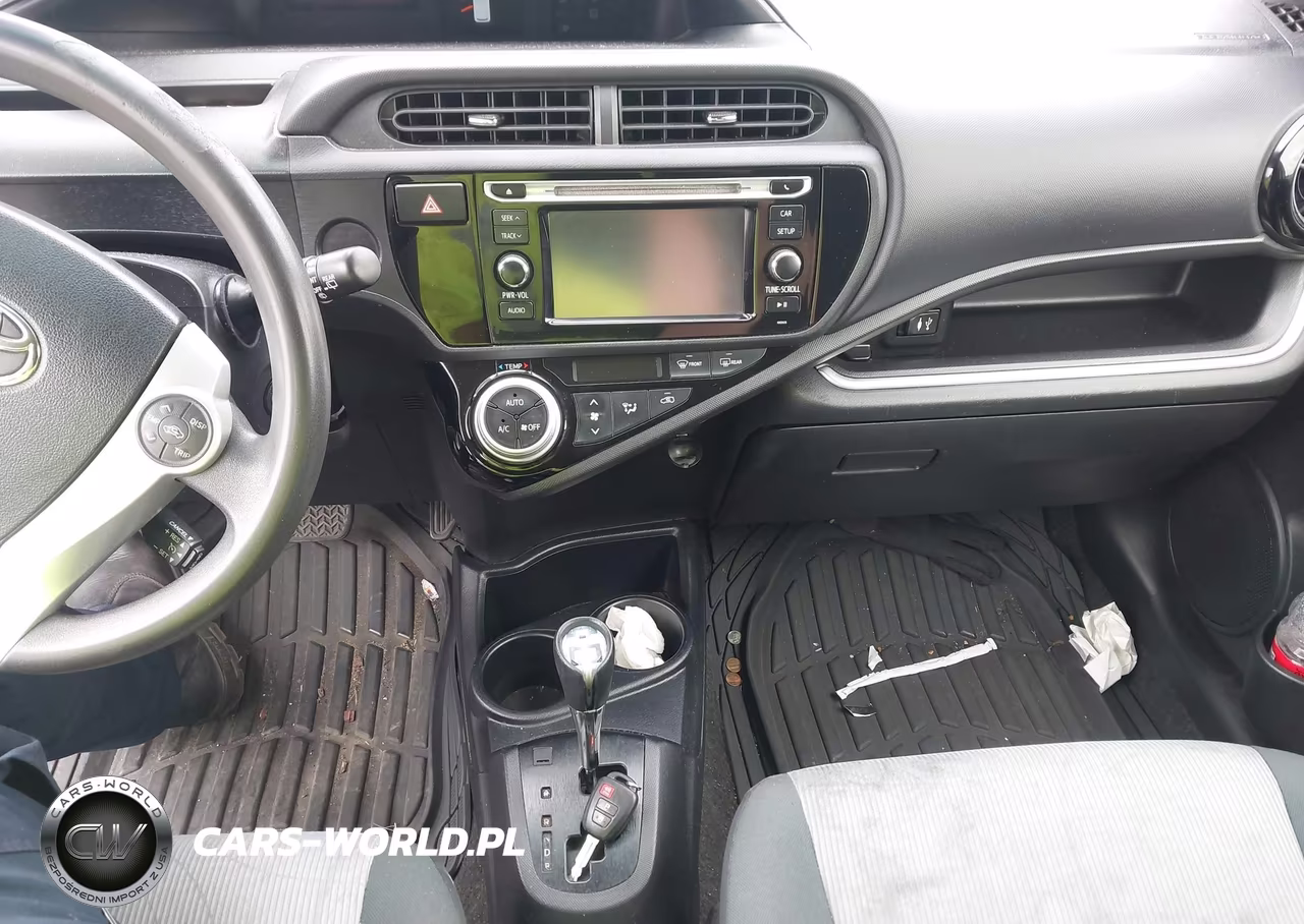 2015 Toyota Prius C Two VIN:JTDKDTB30F1577166 - 11