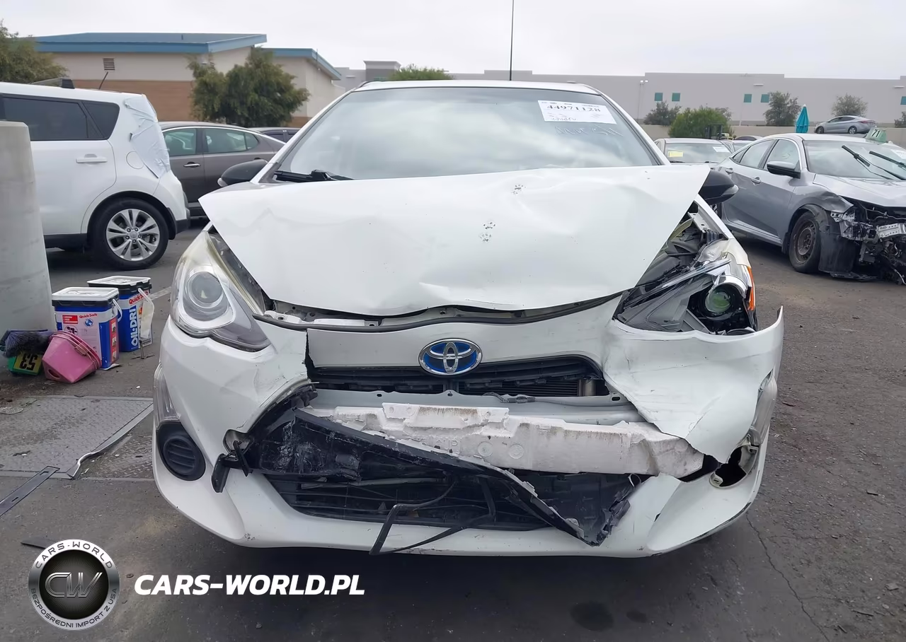 2015 Toyota Prius C Two VIN:JTDKDTB30F1577166 - 12