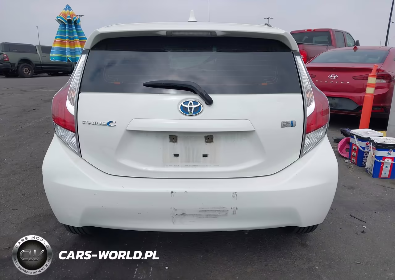 2015 Toyota Prius C Two VIN:JTDKDTB30F1577166 - 16