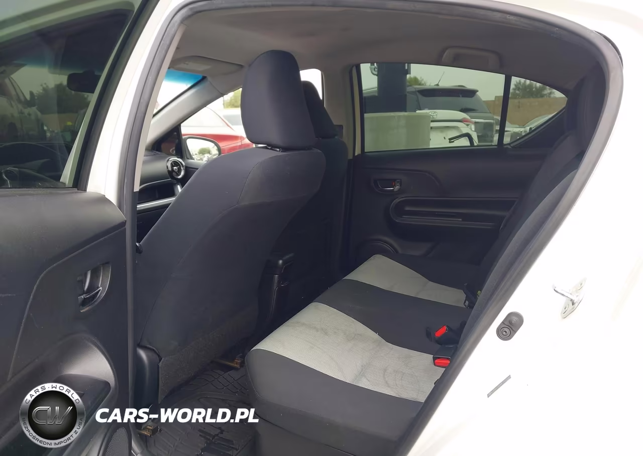 2015 Toyota Prius C Two VIN:JTDKDTB30F1577166 - 8
