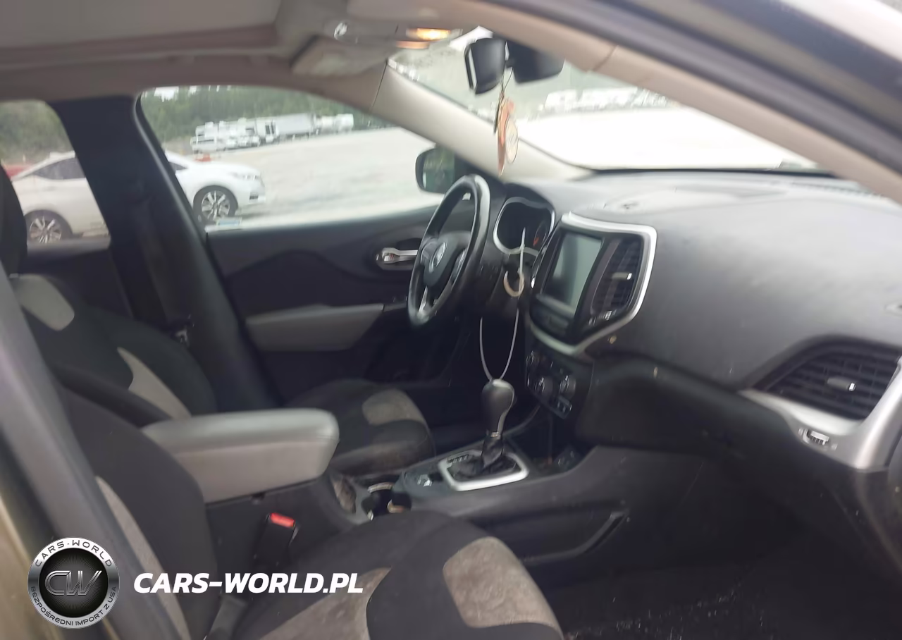 2014 Jeep Cherokee Latitude VIN:1C4PJLCS1EW299884 - 5