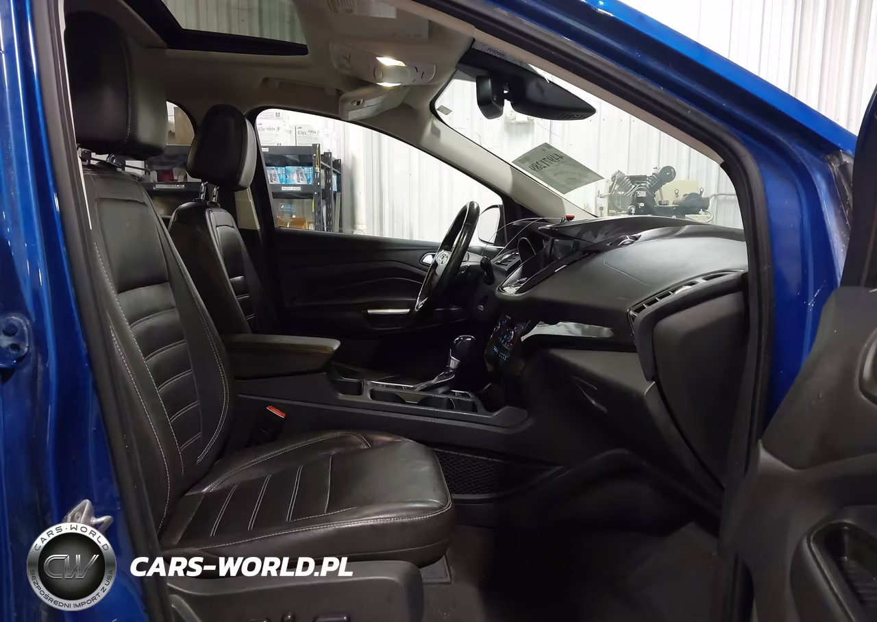 2017 Ford Escape Titanium VIN:1FMCU9J9XHUA73458 - 5
